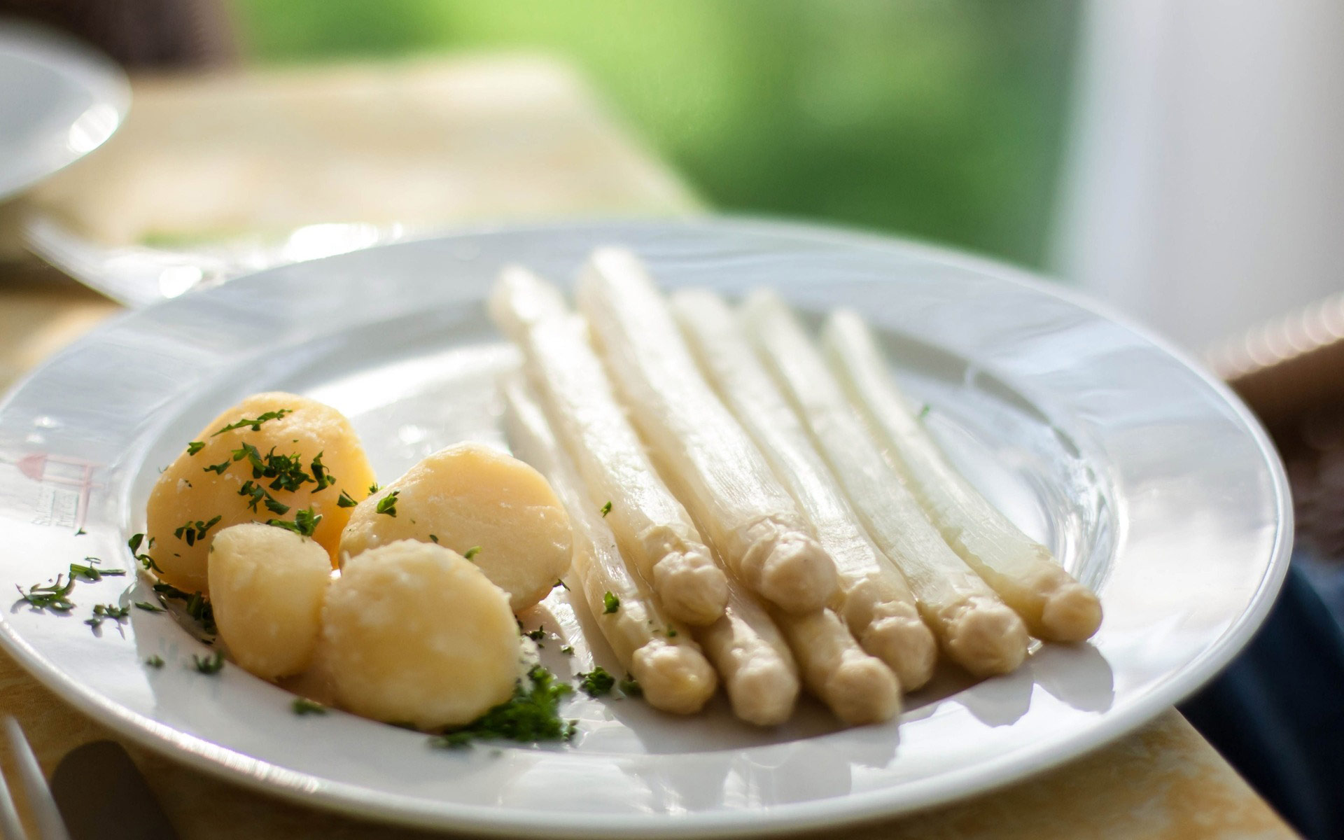 April – „Frischer Spargel”